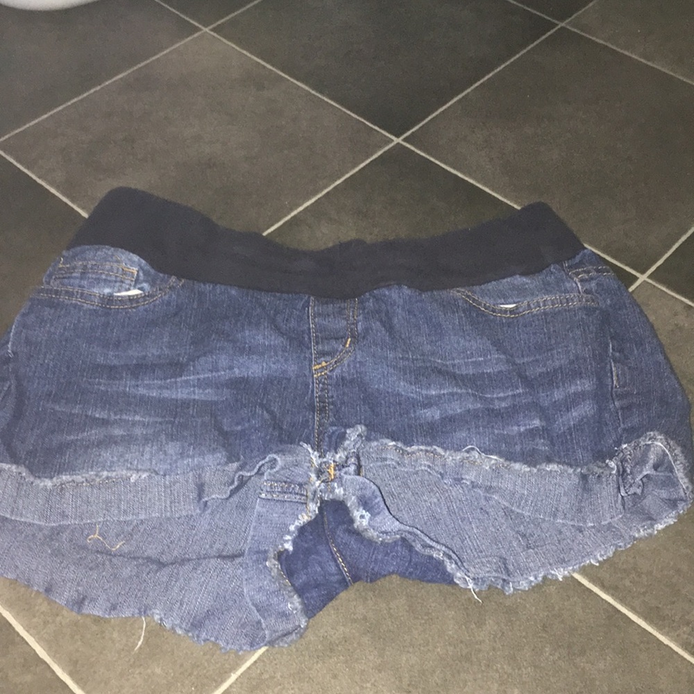Maternity shorts